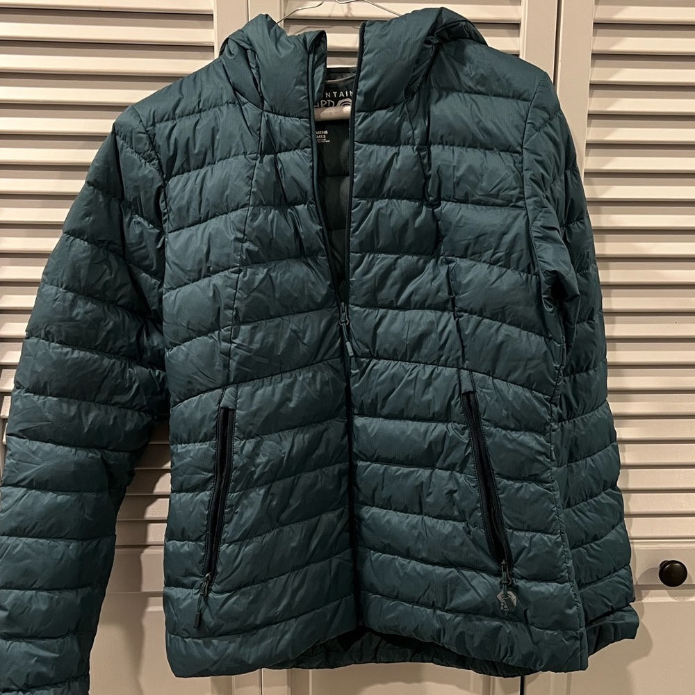 Mountain hardware puffy with hood